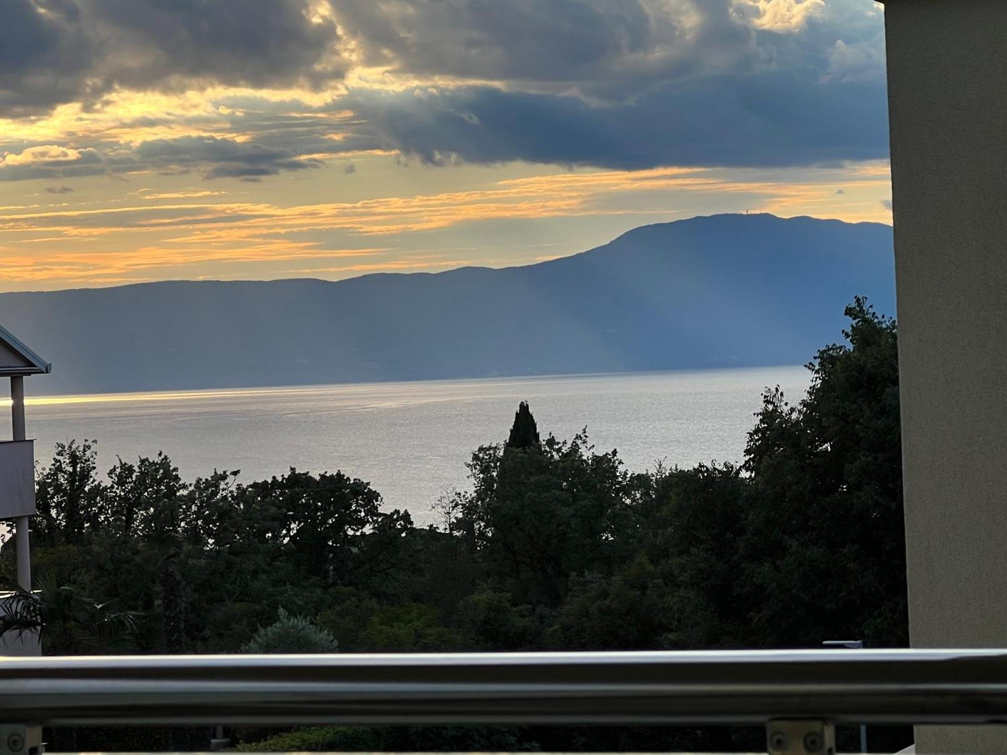 Apartman Sven Malinska Buitenkant foto